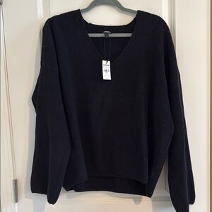 EXPRESS Women's Black V-Neck Sweater NWT